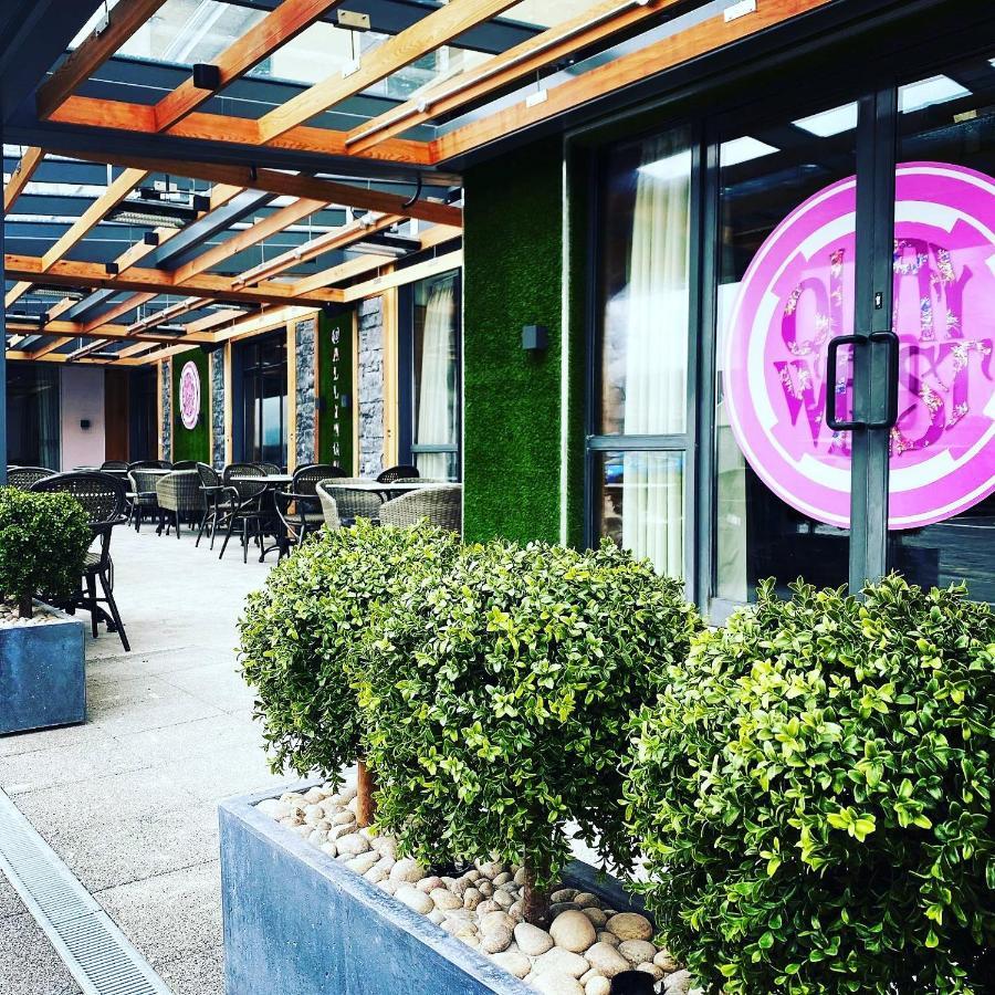Allingham Arms Hotel Бундоран Екстериор снимка