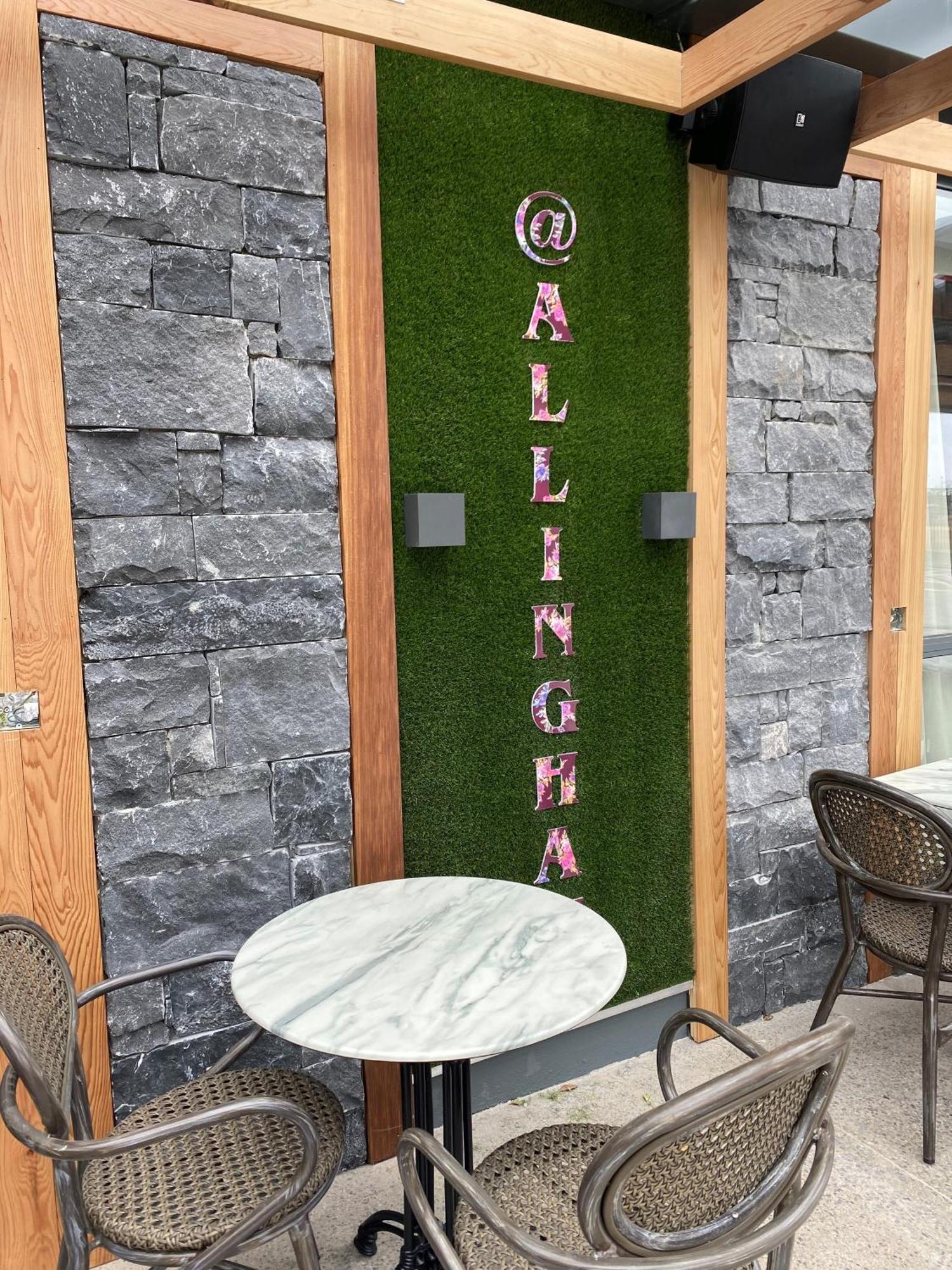 Allingham Arms Hotel Бундоран Екстериор снимка