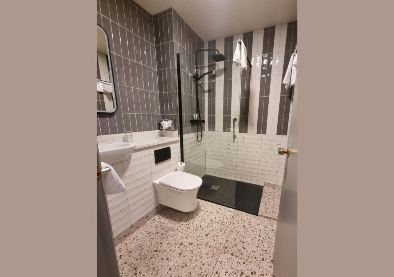 Allingham Arms Hotel Бундоран Екстериор снимка