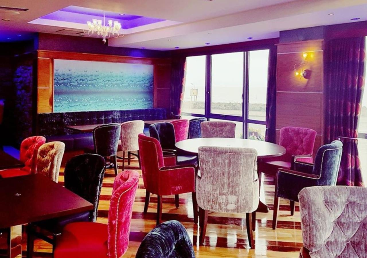 Allingham Arms Hotel Бундоран Екстериор снимка